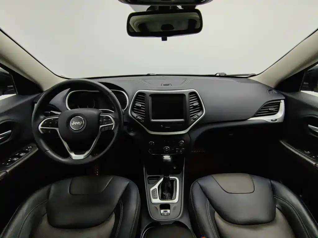 Jeep Cherokee — миниатюра 5