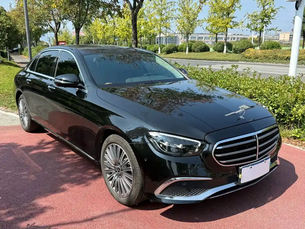 Mercedes-Benz E-Class — миниатюра 3