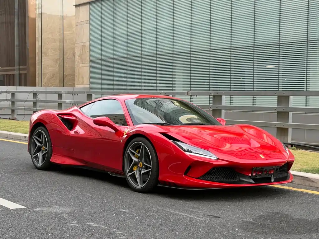 FERRARI F8
