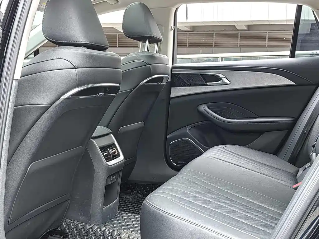 Hongqi Hongqi H5 — миниатюра 8