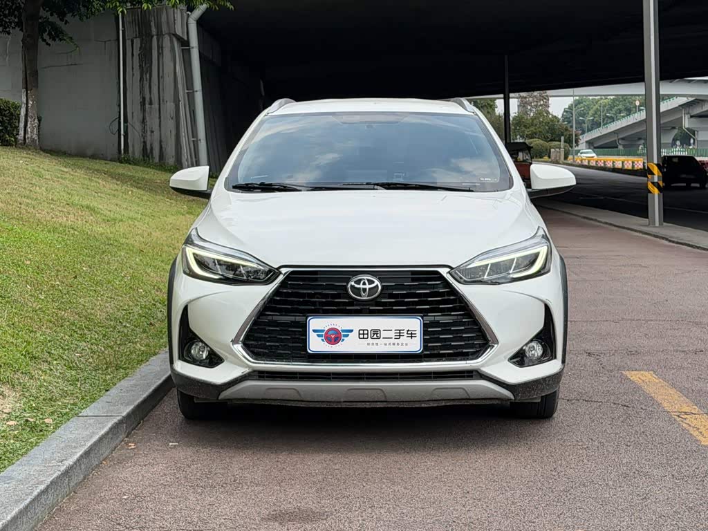 Toyota YARiS L Zhi Xuan 1.5 л 2022 г. Белый, пробег 41000 км
