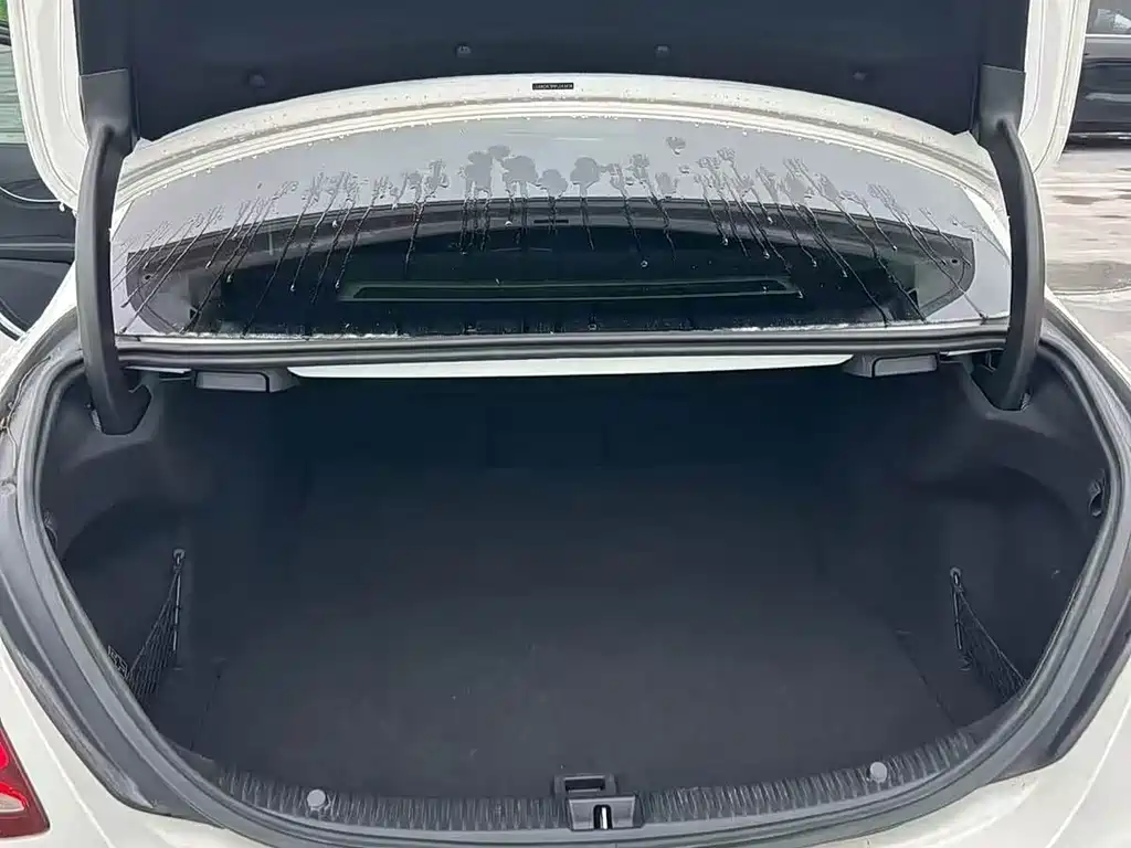 Mercedes-Benz C-Class — миниатюра 8