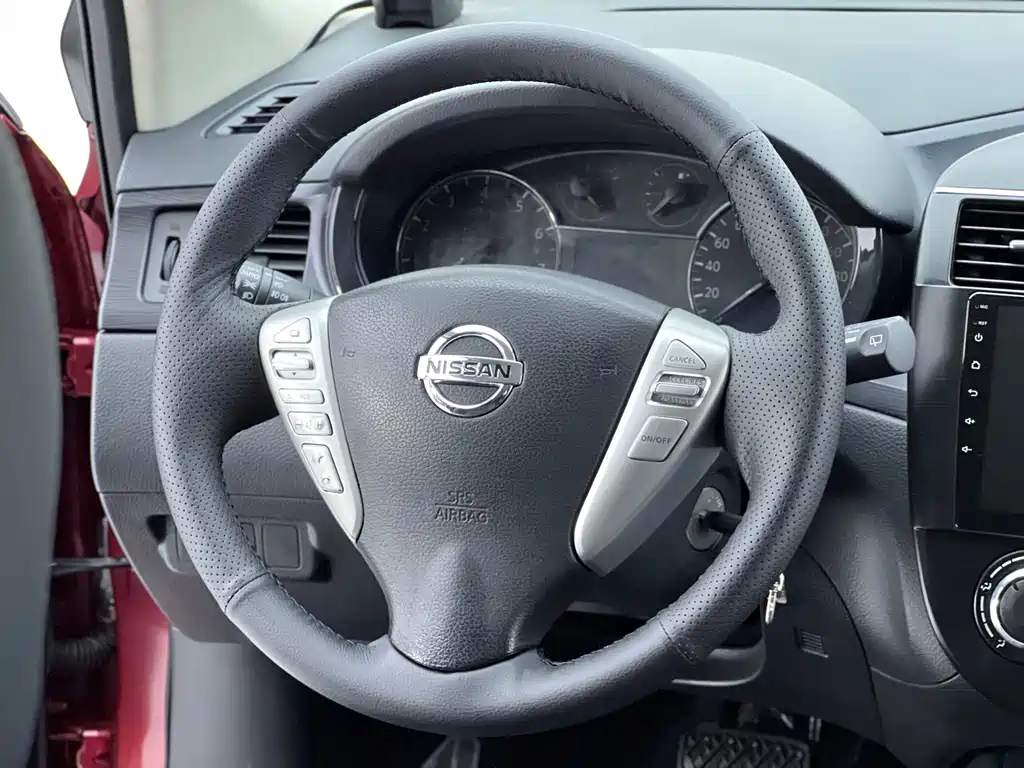 Nissan Tiida — миниатюра 13