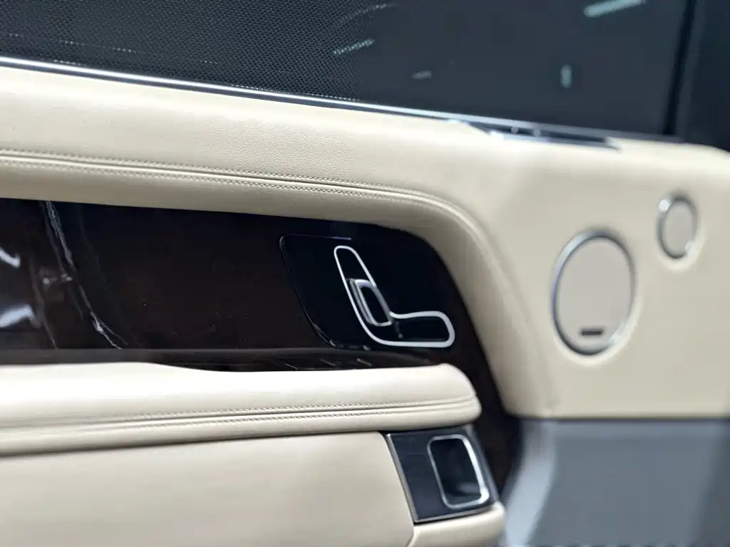 Land Rover Range Rover — миниатюра 9
