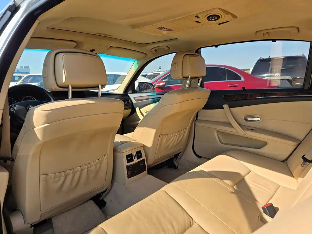 BMW 5 Series — миниатюра 8