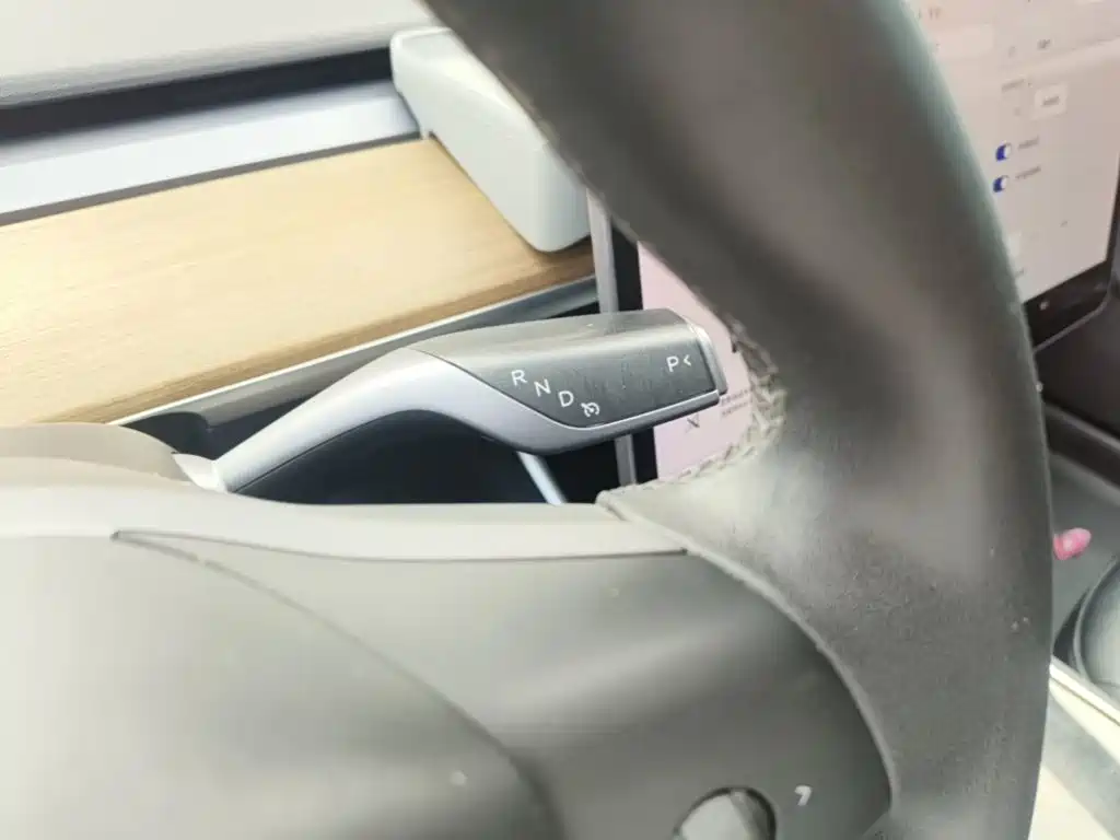 Tesla Model 3 — миниатюра 14