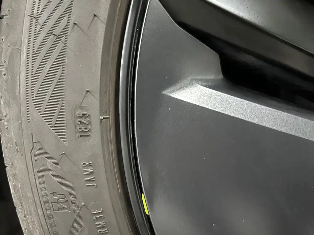 Tesla Model Y — миниатюра 38