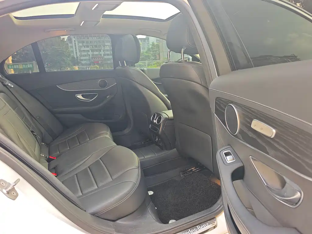 Mercedes-Benz C-Class — миниатюра 12