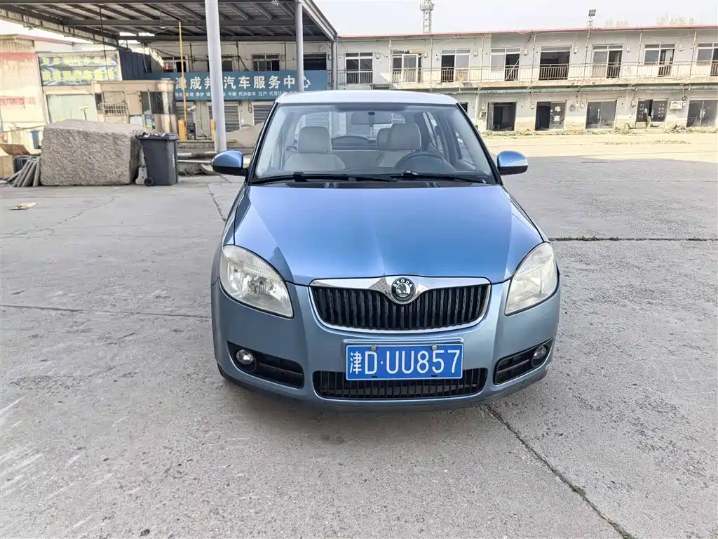 Skoda Fabia 1.4L Auto Crystal Supreme Edition, фото 2