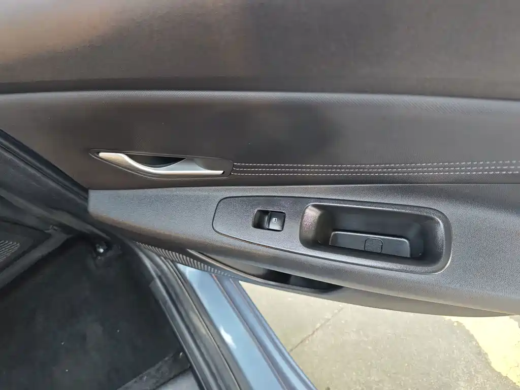 Hyundai Elantra — миниатюра 8