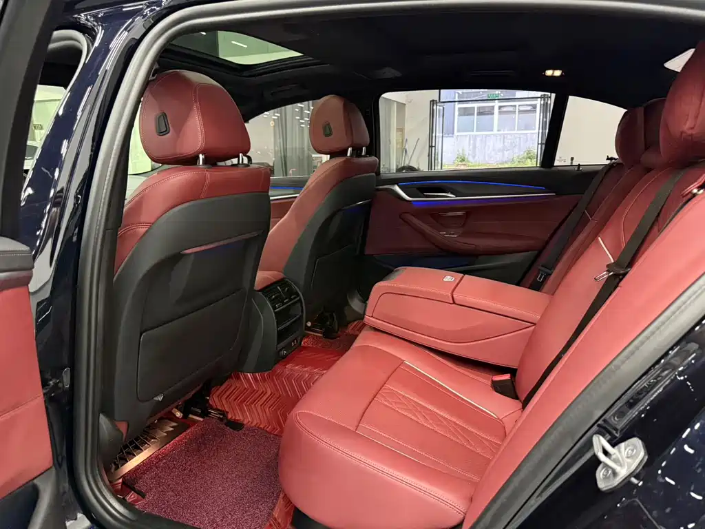 BMW 5 Series — миниатюра 6