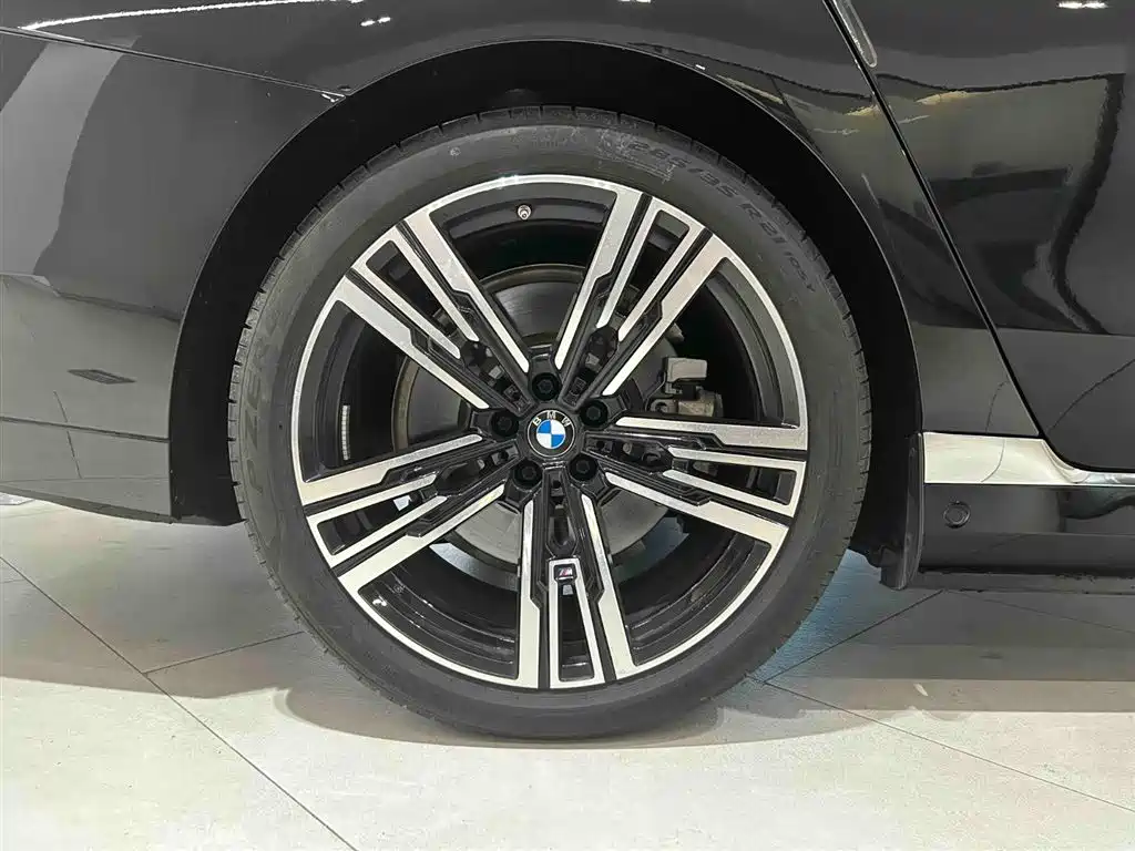 BMW I7