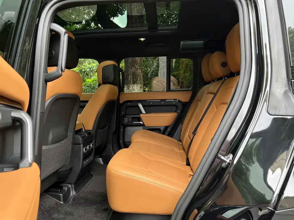 Land Rover Defender — миниатюра 9