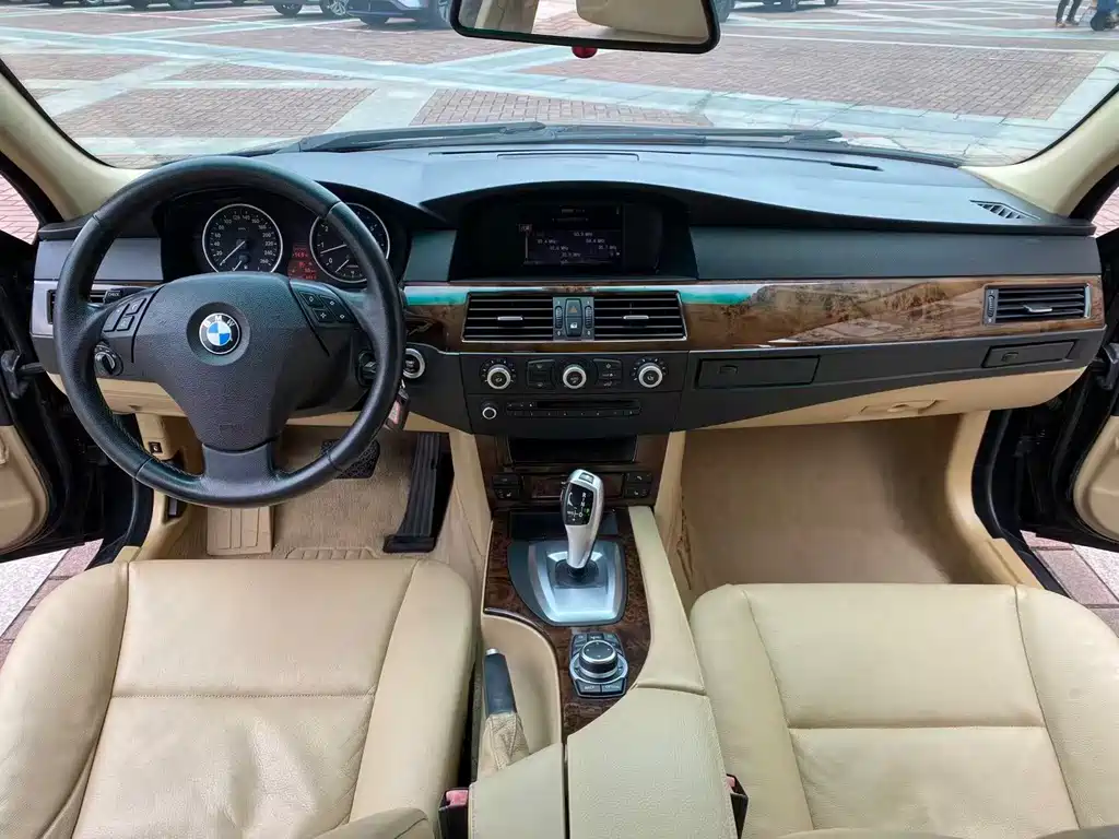 BMW 5 Series — миниатюра 4