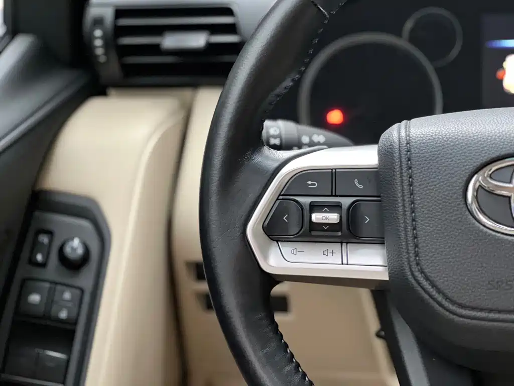 Toyota Land Cruiser — миниатюра 8