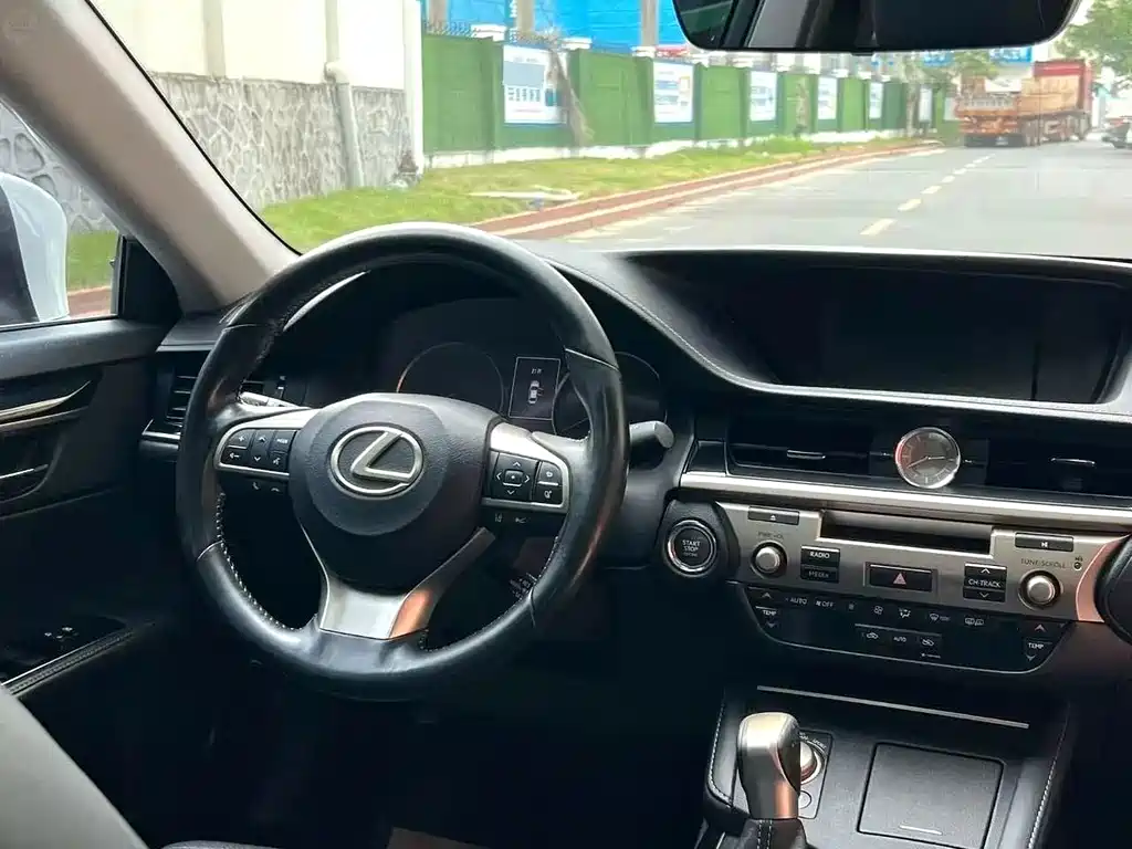 Lexus ES — миниатюра 7