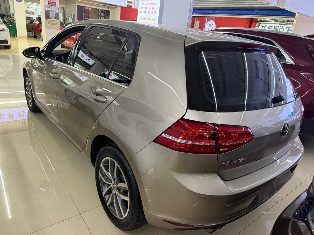 Volkswagen Golf 2016 230TSI AT Luxury