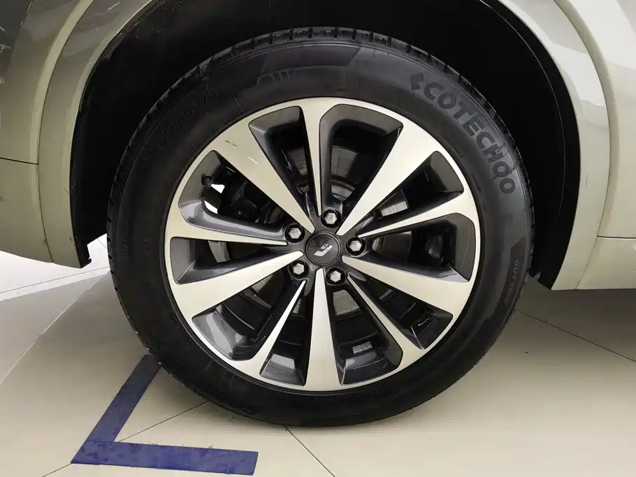 Li Auto Li ONE — миниатюра 6