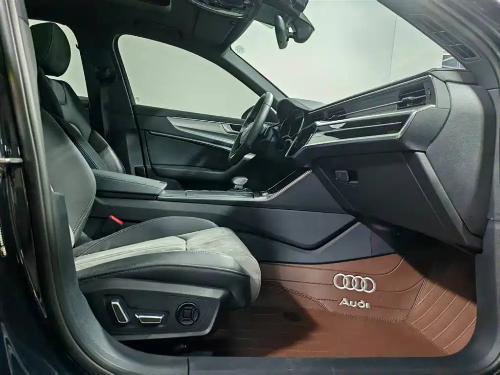 Audi A6L 2024 40 TFSI Luxury