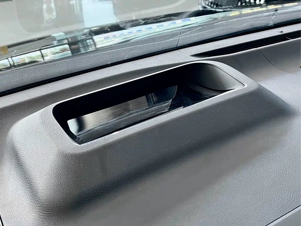 Toyota Alphard — миниатюра 15