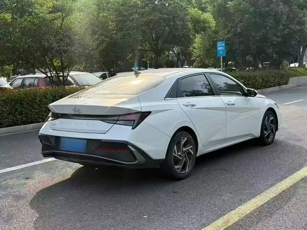 Hyundai Elantra — миниатюра 13