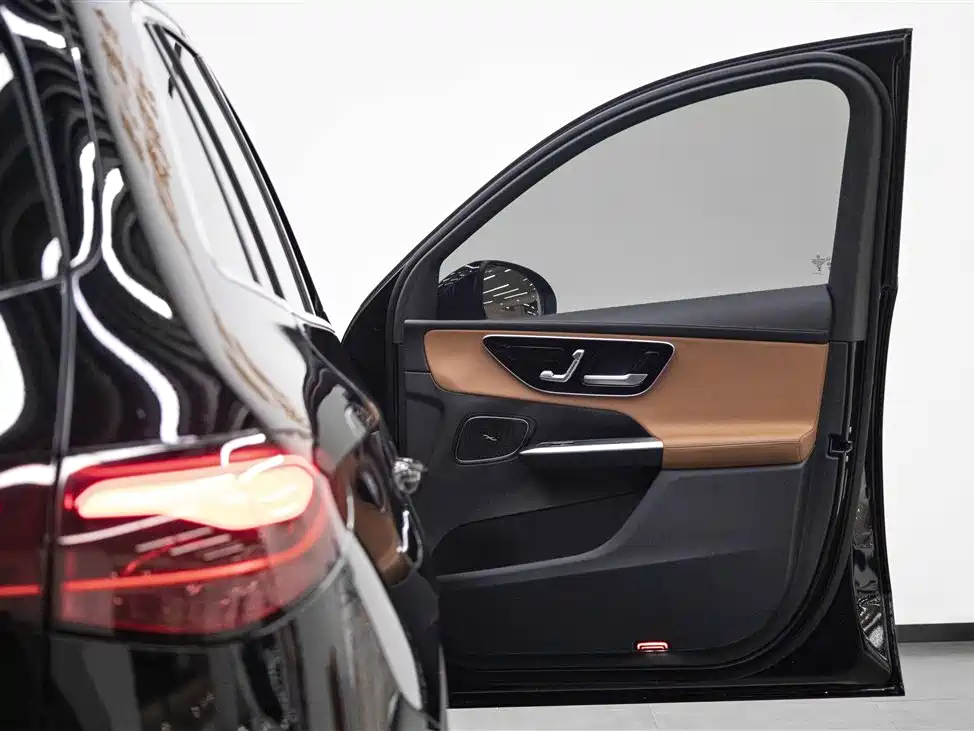 Mercedes-Benz GLC 2023 GLC 260 L 4MATIC 5 мест