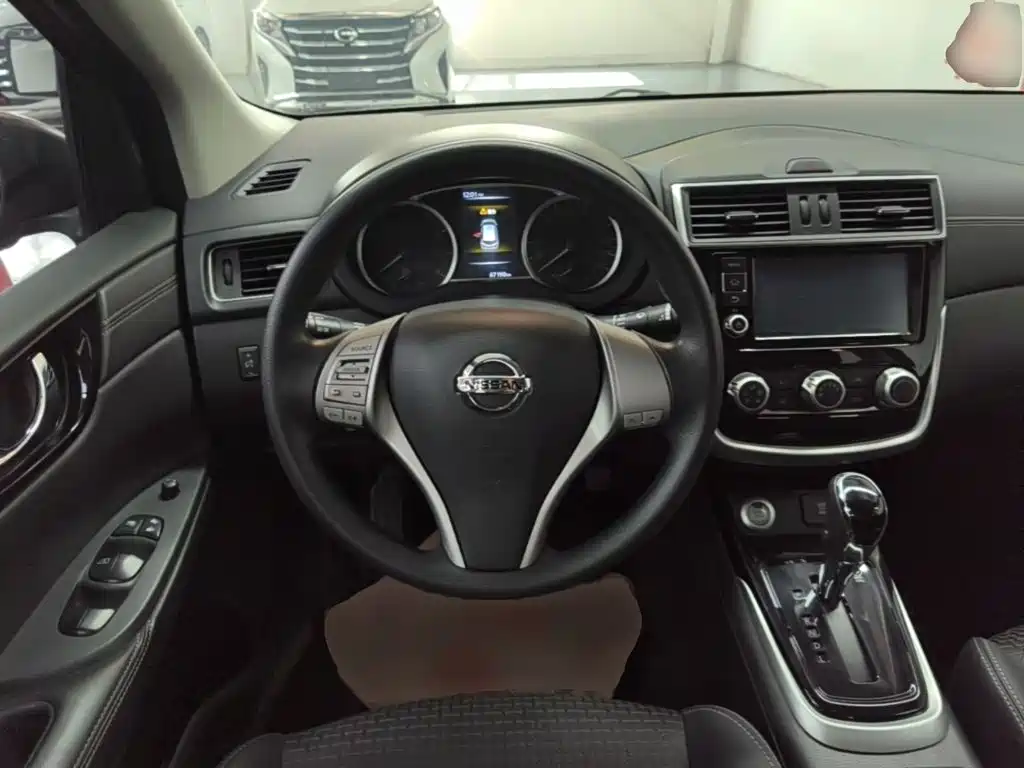 Nissan Tiida — миниатюра 15