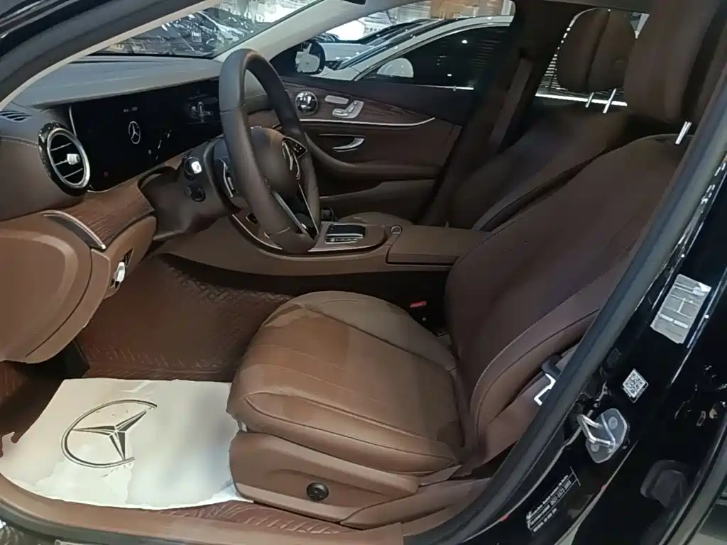 Mercedes-Benz E-Class — миниатюра 15