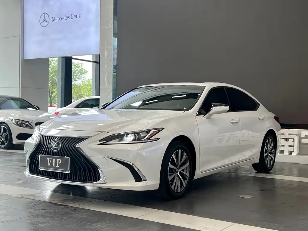 Lexus ES 2021