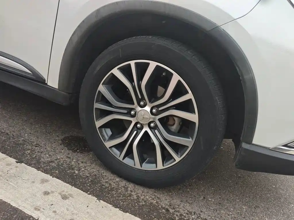 Mitsubishi Outlander — миниатюра 24