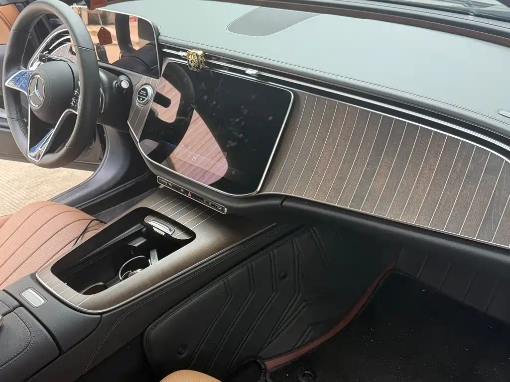 Mercedes-Benz E-Class — миниатюра 11
