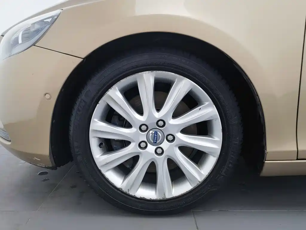 Volvo V40 — миниатюра 17