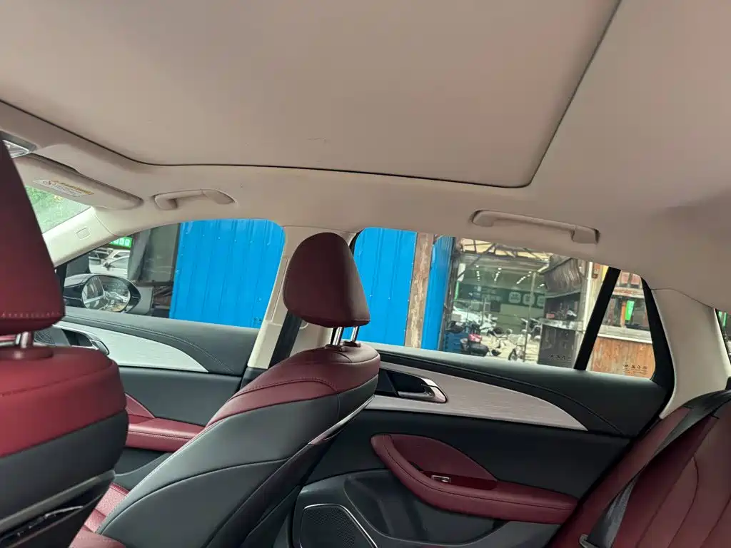 Hongqi Hongqi H5 — миниатюра 10
