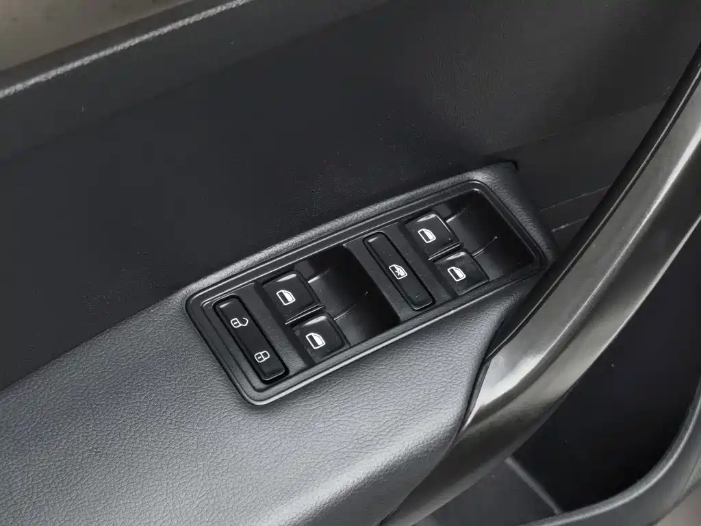 Skoda Rapid Spaceback — миниатюра 9