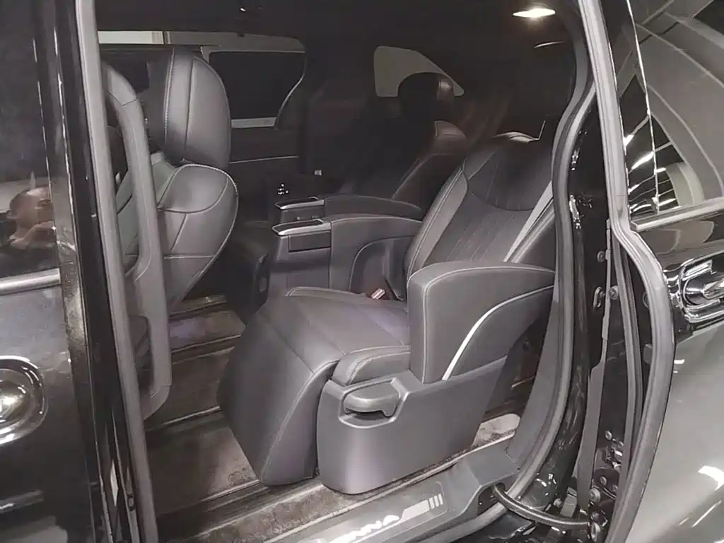 Toyota Sienna — миниатюра 17