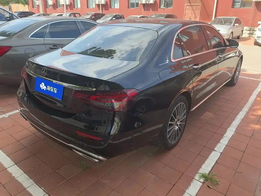 Mercedes-Benz E-Class — миниатюра 3