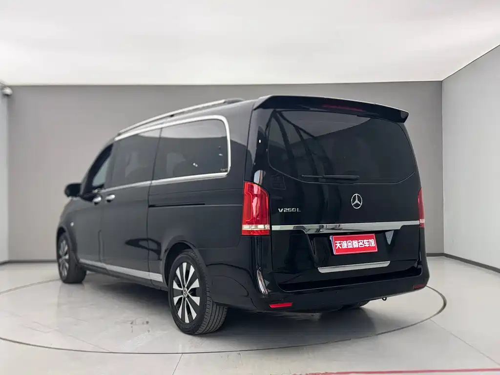 Mercedes-Benz Vito 2020 2.0T 7 мест