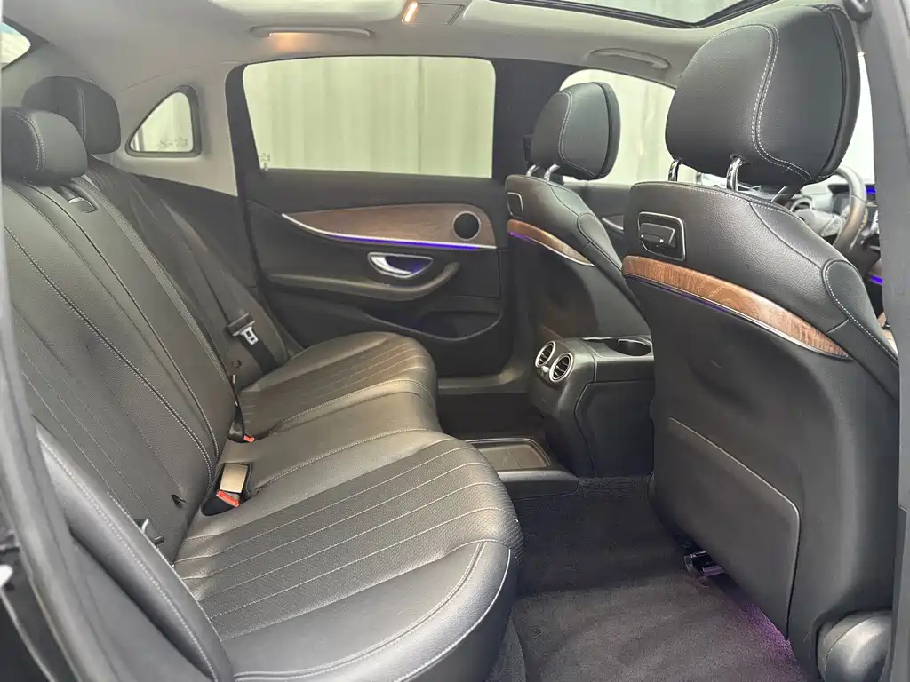 Mercedes-Benz E-Class — миниатюра 26