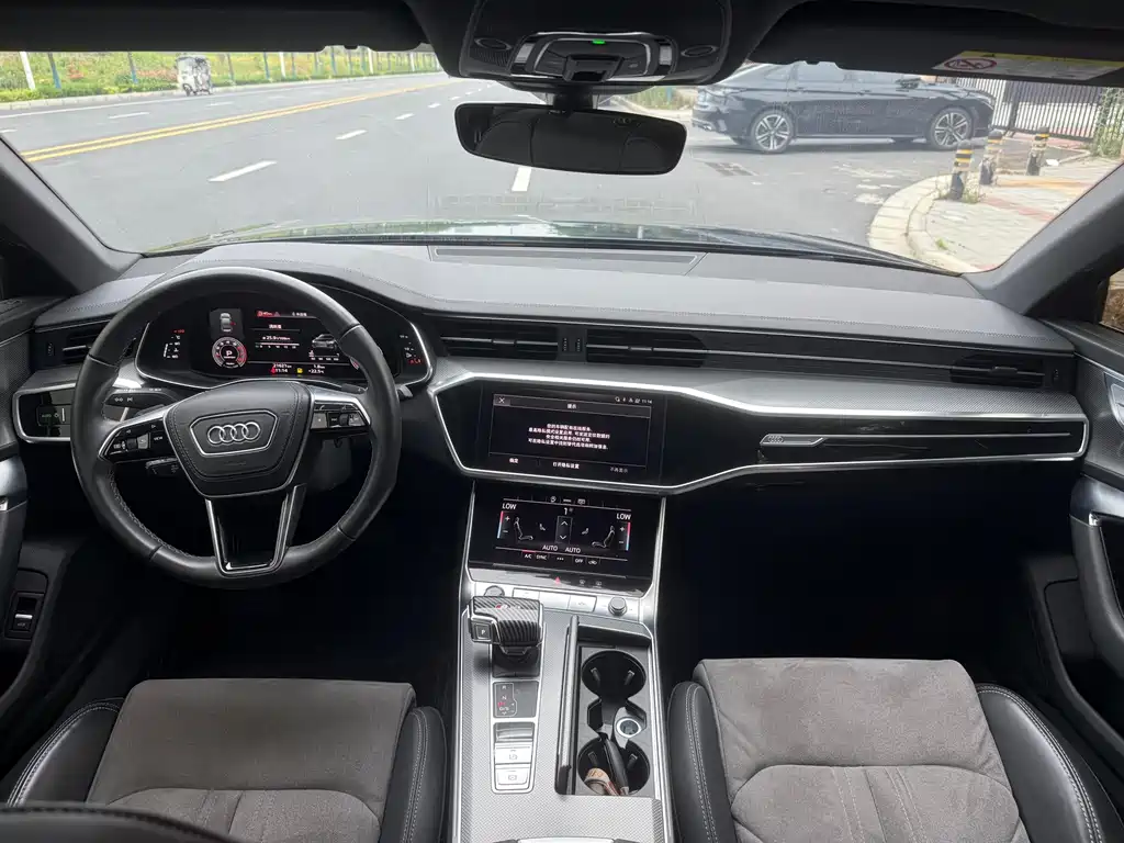 Audi A6L 2023 40 TFSI Luxury