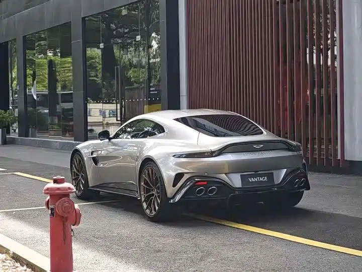 Aston Martin V8 Vantage — миниатюра 8