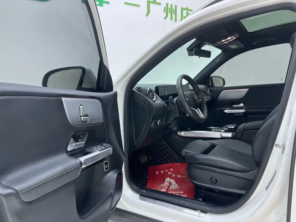Mercedes-Benz GLB — миниатюра 17