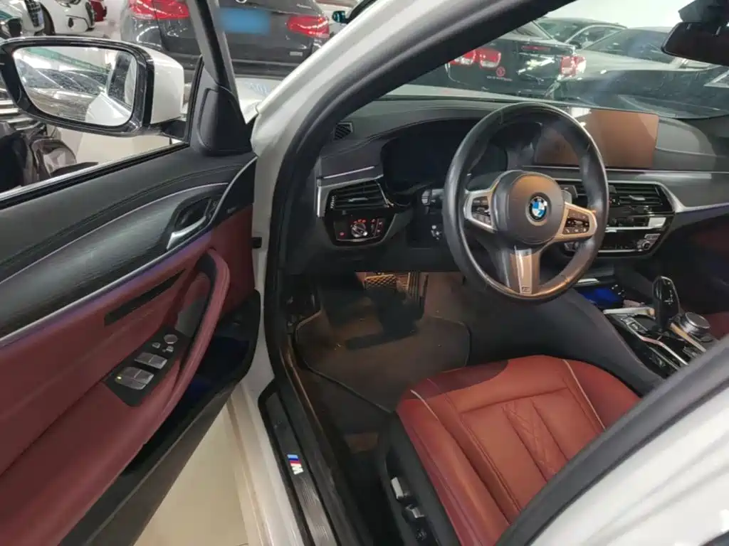 BMW 5 Series — миниатюра 16