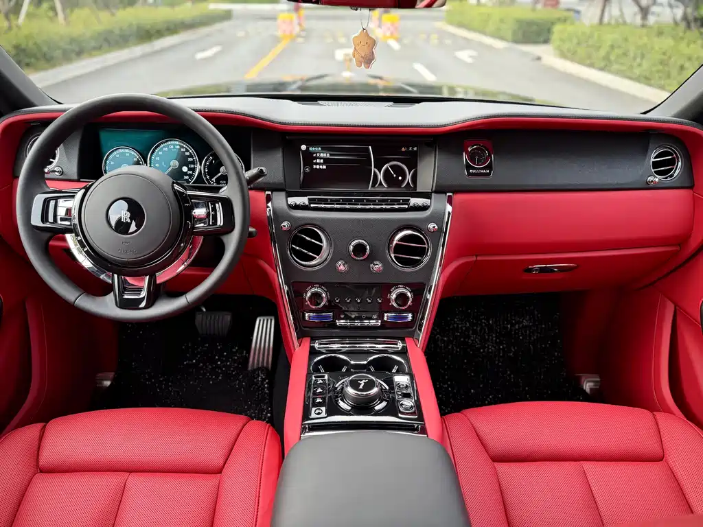 Rolls-Royce Cullinan — миниатюра 17