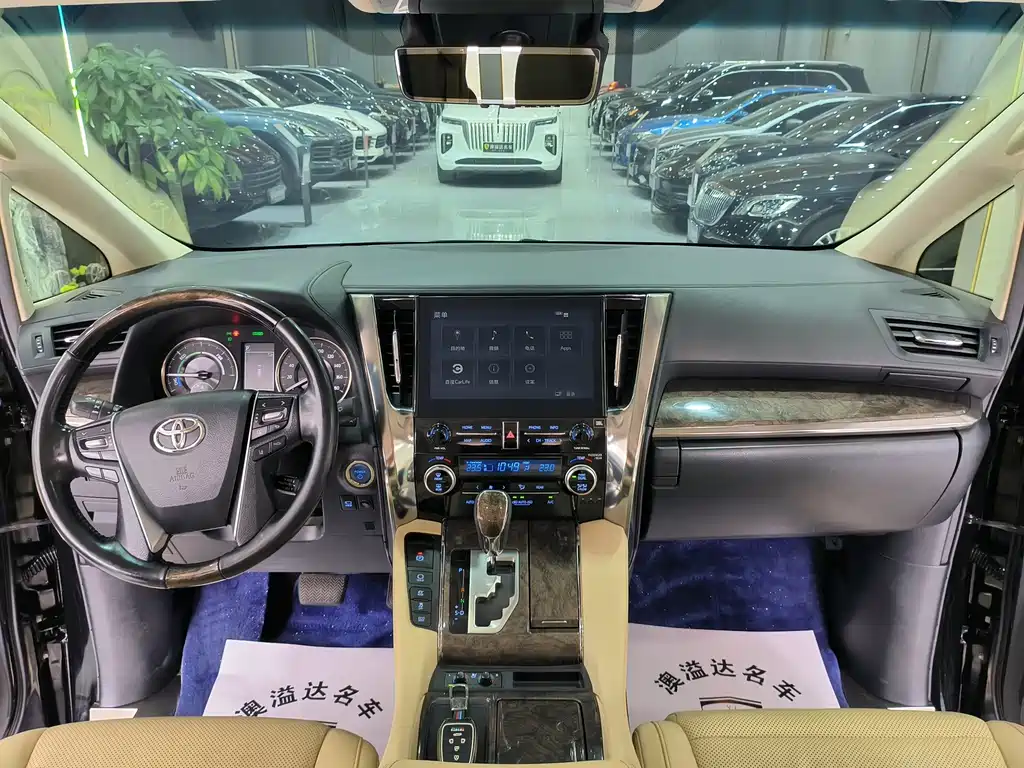 Toyota Alphard — миниатюра 5