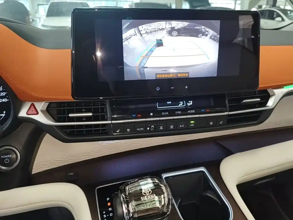 Toyota Sienna — миниатюра 13