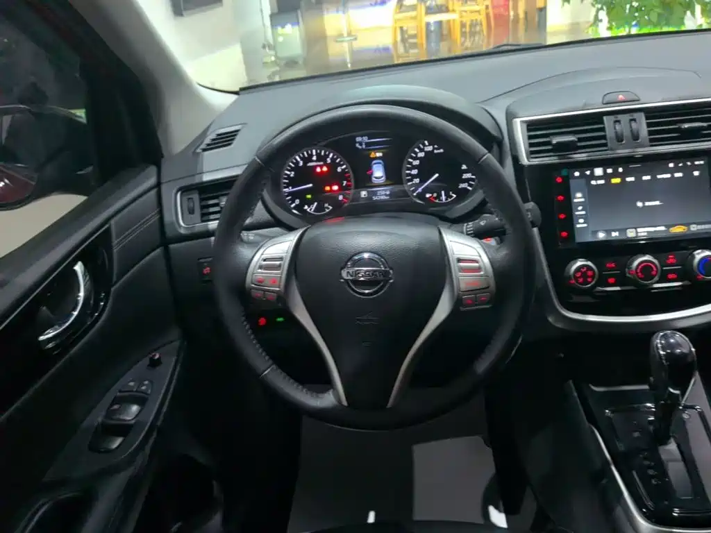 Nissan Tiida — миниатюра 11