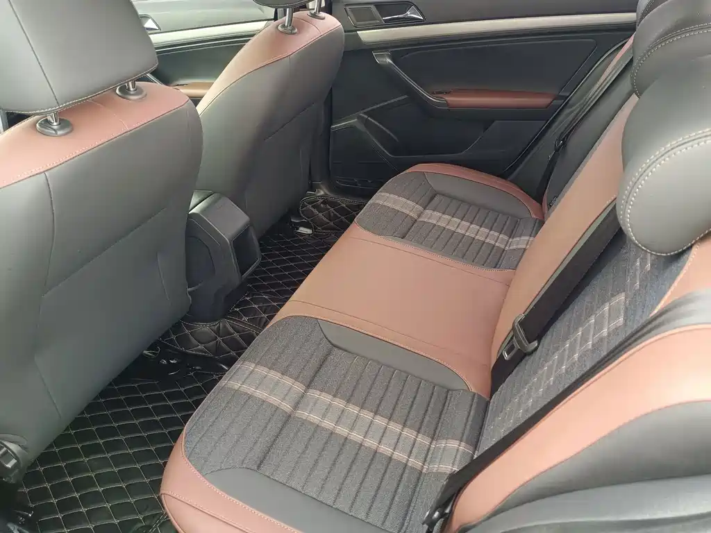 Volkswagen Lavida — миниатюра 5