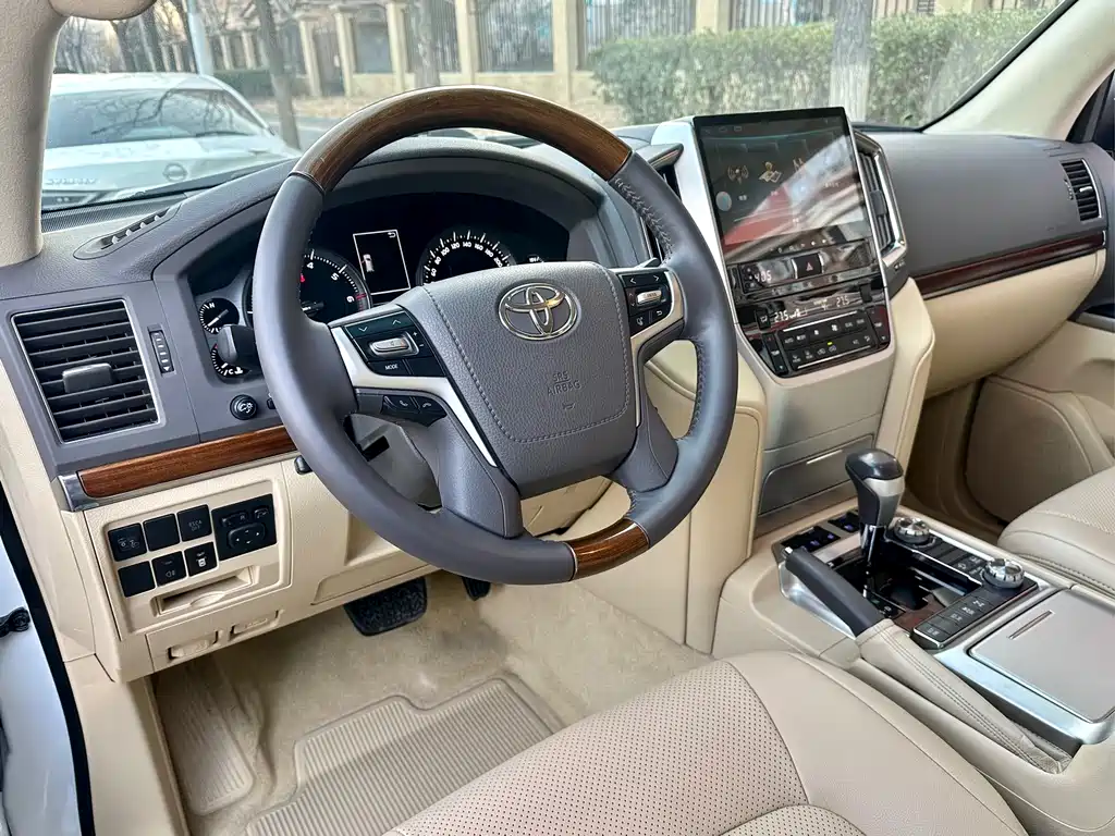 Toyota Land Cruiser 2016 5.7L AT