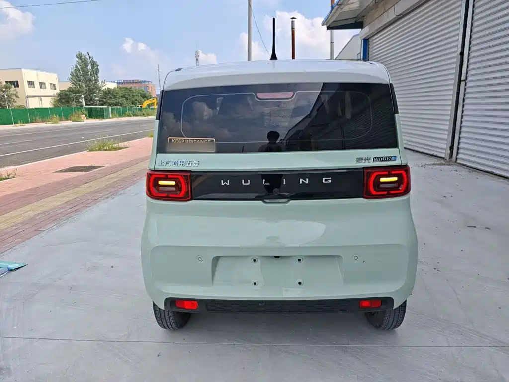 Wuling MINIEV — миниатюра 6
