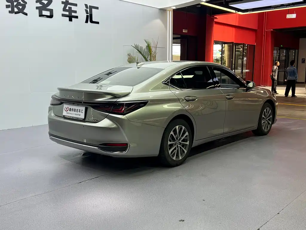 Lexus ES — миниатюра 15